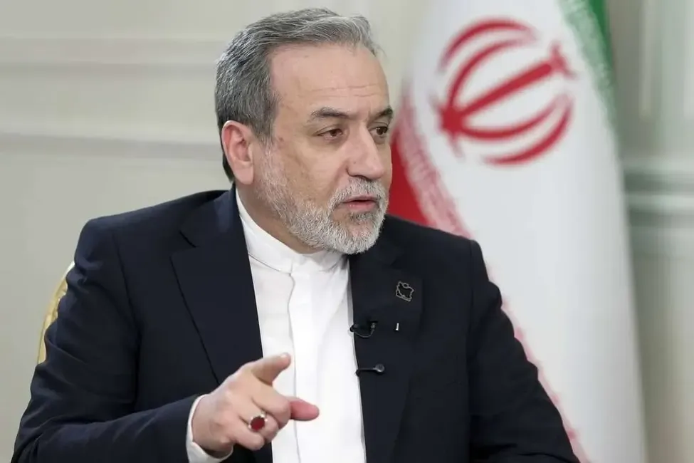 عراقچی: اینکه فکر کنیم مذاکره باعث جنگ شد، درست نیست/ از همان روز اول برنامه‌ریزی‌ها انجام شد که در صورت هدف قرار گرفتن رهبری، تنگه هرمز را ببندیم/ خاتمه جنگ، یک تصمیم جمعی است که توسط شورای عالی امنیت ملی اخذ می‌شود
