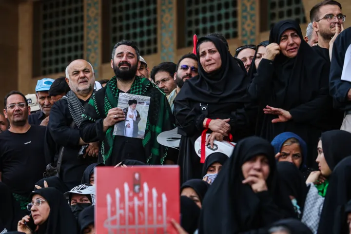 وداع با آقای شهید ایران