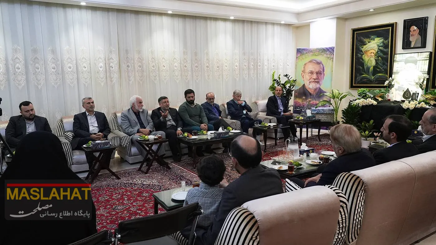 دیدار با خانواده شهید لاریجانی دیدار با خانواده شهید لاریجانی
