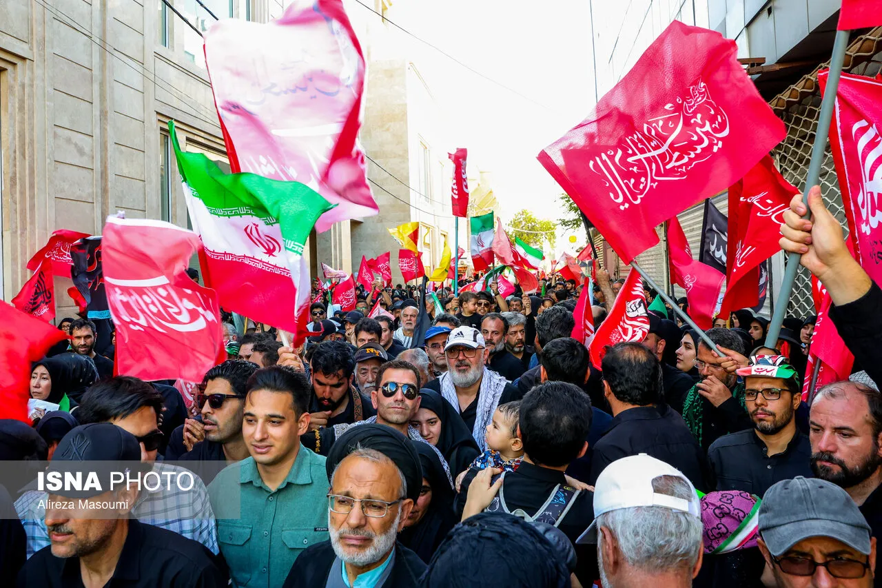 تشییع و تدفین رهبر شهید ایران در مشهد مقدس