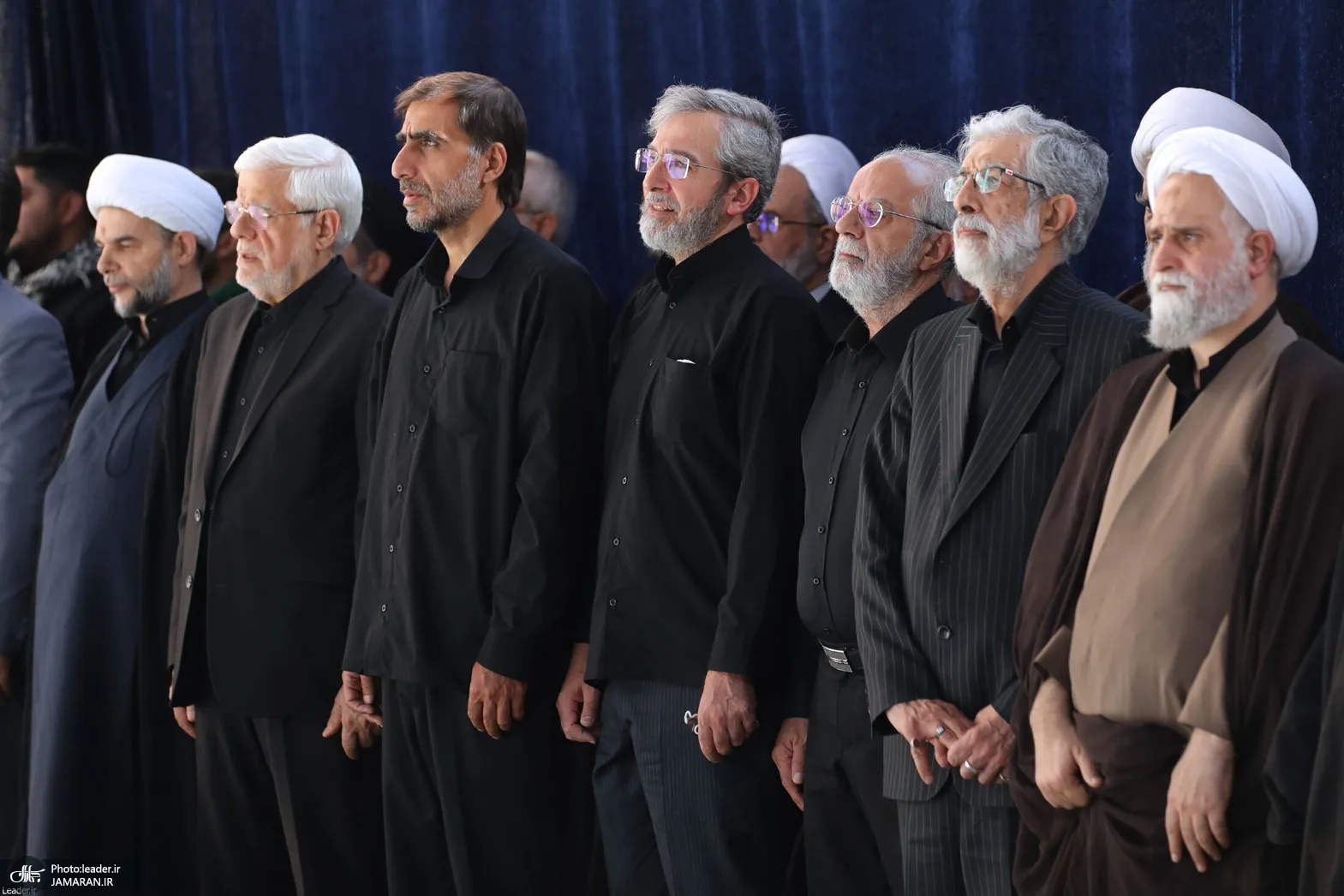 اقامه نماز بر پیکر مطهر رهبر شهید انقلاب و شهدای خانواده ایشان