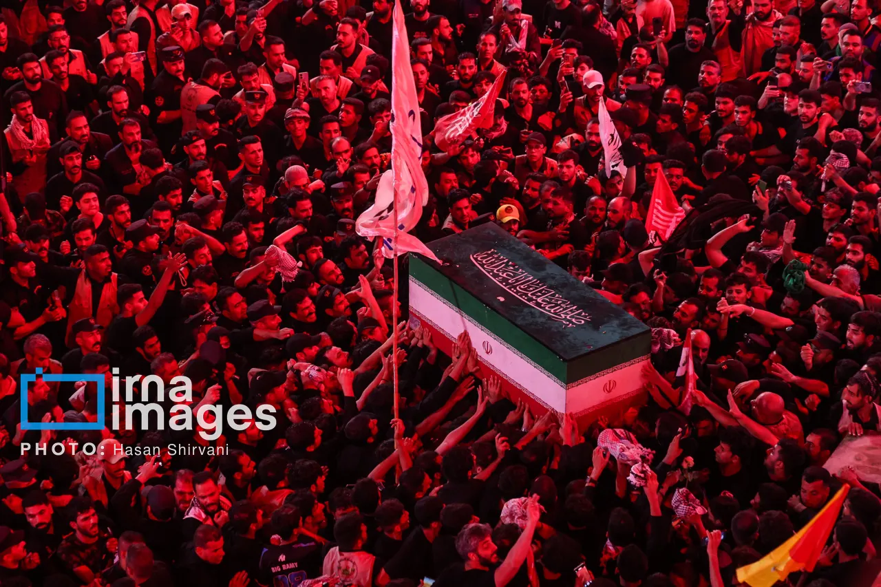 تشییع و وداع با پیکر مطهر رهبر شهید انقلاب در کربلا تشییع و وداع با پیکر مطهر رهبر شهید انقلاب در کربلا
