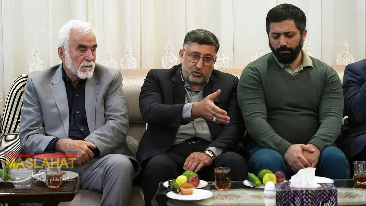 دیدار با خانواده شهید لاریجانی دیدار با خانواده شهید لاریجانی
