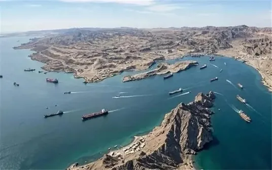 گزافه گویی ترامپ درباره نام تنگه هرمز!
