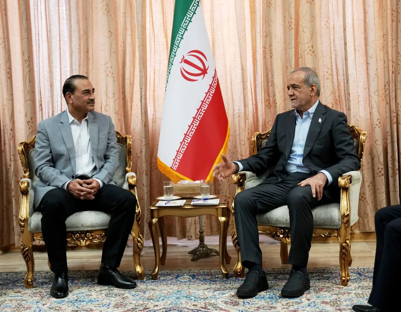 دیدار عاصم منیر با رئیس جمهور پزشکیان دیدار عاصم منیر با رئیس جمهور پزشکیان