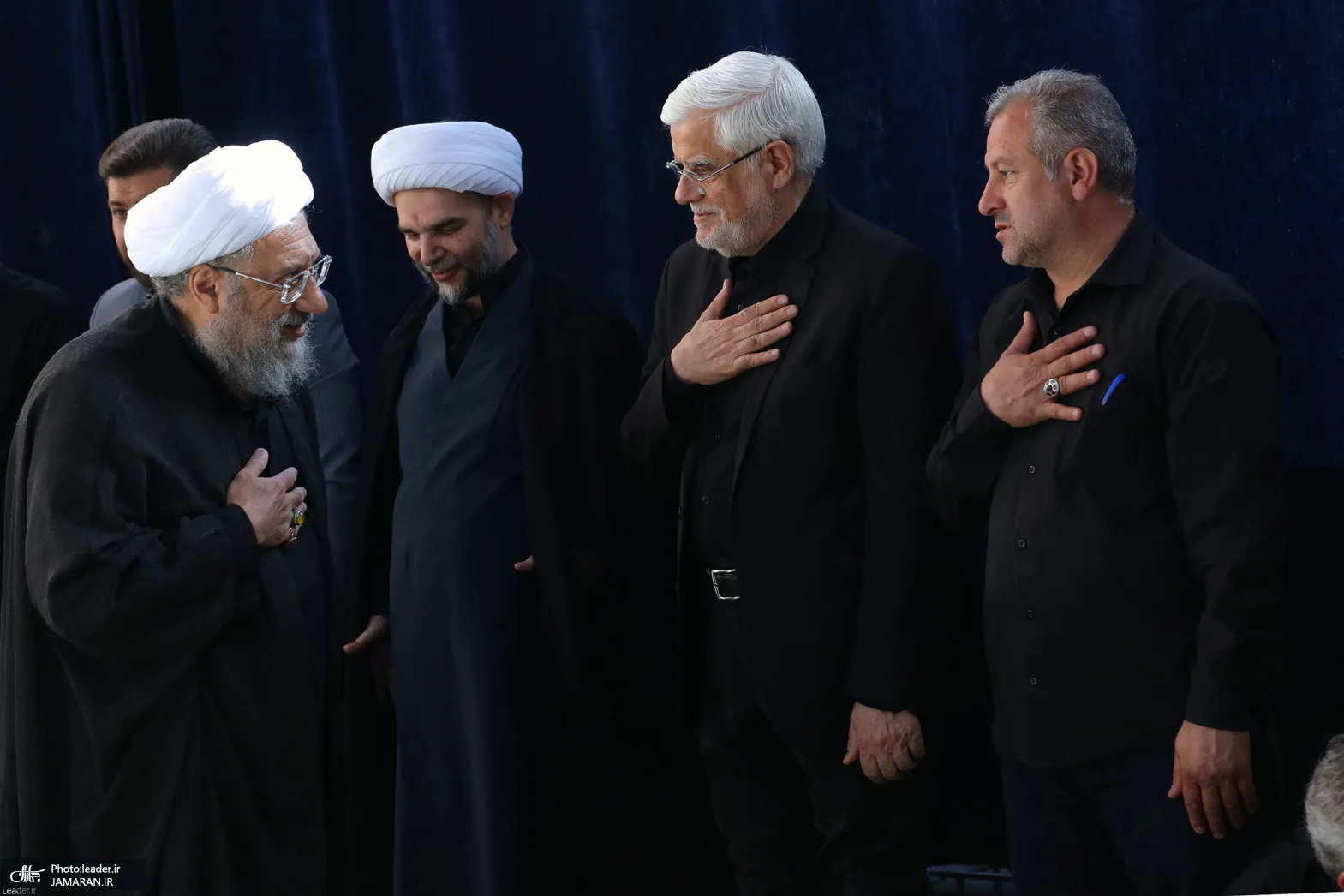 اقامه نماز بر پیکر مطهر رهبر شهید انقلاب و شهدای خانواده ایشان
