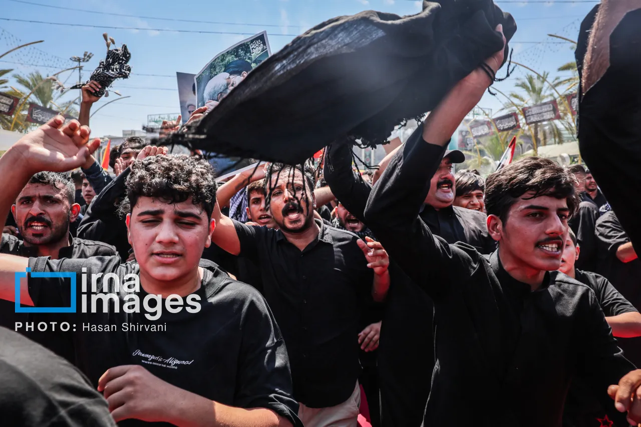 تشییع و وداع با پیکر مطهر رهبر شهید انقلاب در کربلا تشییع و وداع با پیکر مطهر رهبر شهید انقلاب در کربلا