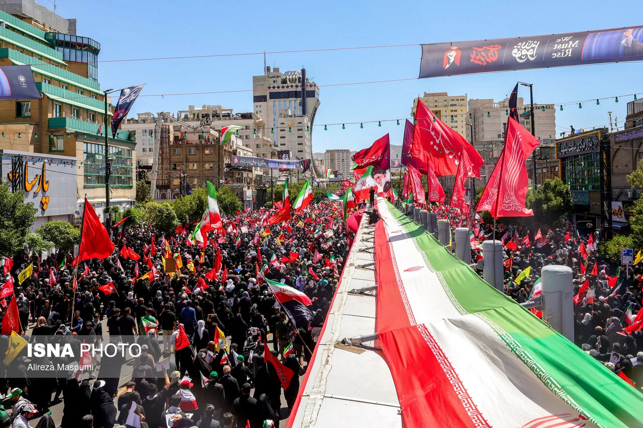 تشییع و تدفین رهبر شهید ایران در مشهد مقدس