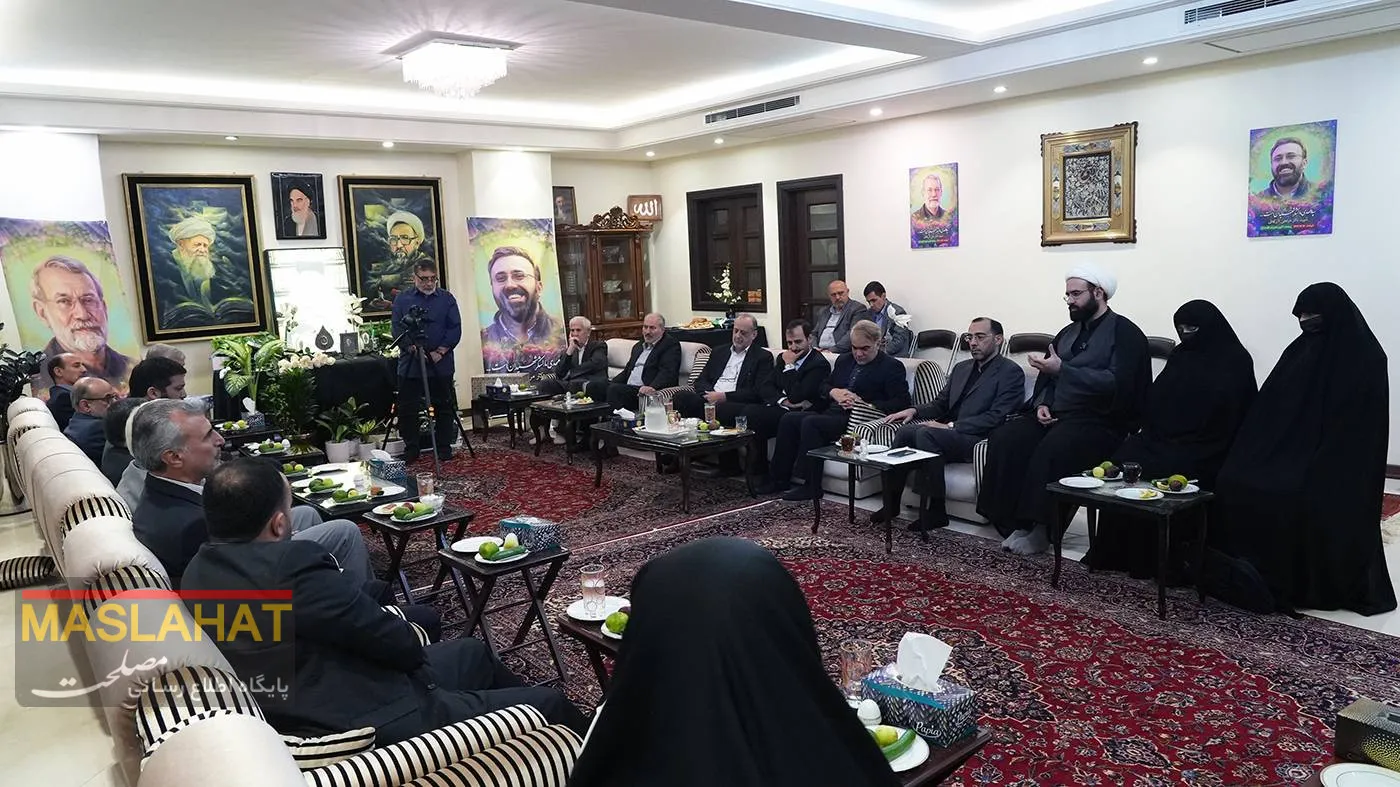 دیدار با خانواده شهید لاریجانی دیدار با خانواده شهید لاریجانی